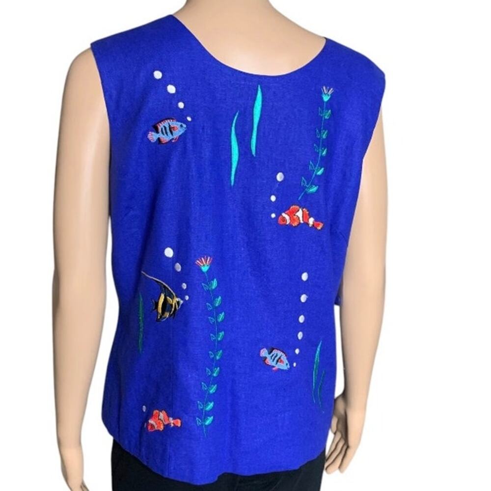 Women's Top Size 10 Top Linen Blend Ocean Fish Embroidered Button Back NEW